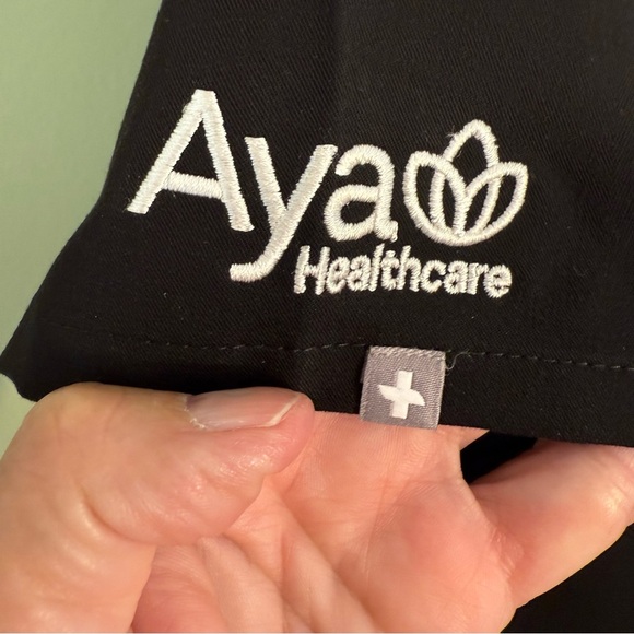 New FIGS Black Scrub Top Logo “Aya healthcare” 2XL women’s Catrina travel nurse - Picture 2 of 8